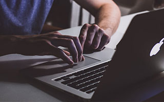 开云体育官方网站下载-张奔斗：今年没怎么赚钱的吴迪，却一直在捐钱